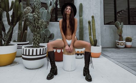 Coco Allen pornstar exclusive images