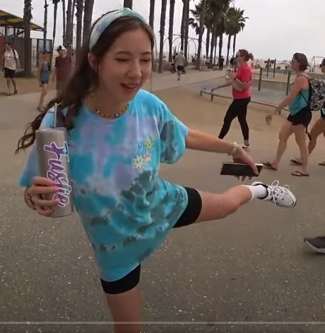 Fuslie pornstar top photo