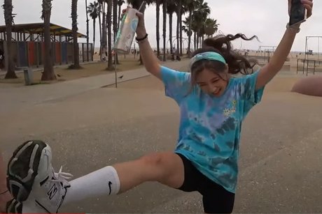 Fuslie star naked photos