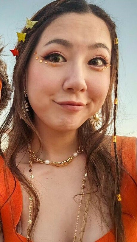 Fuslie pornstar free photos