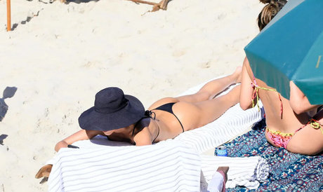 Mariana Rios naked model picture