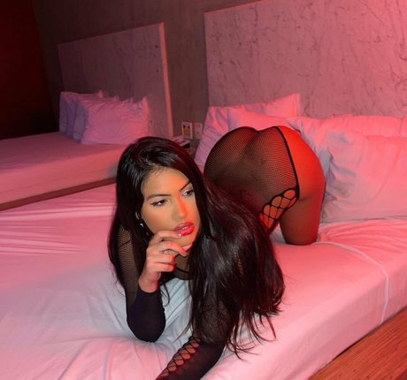 Ayarla Souza star erotic photos