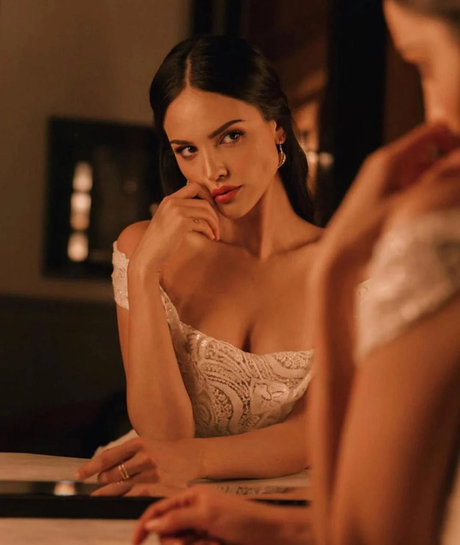 Eiza Gonzalez xxx model galleries