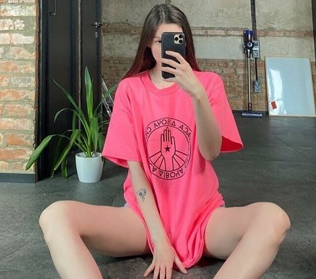 Aloona Larionova pornstar pretty archive