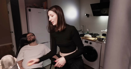 Aloona Larionova star sexy pics