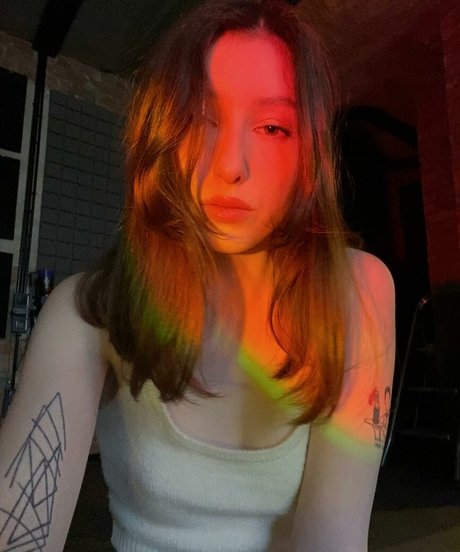 Aloona Larionova sexy star pics