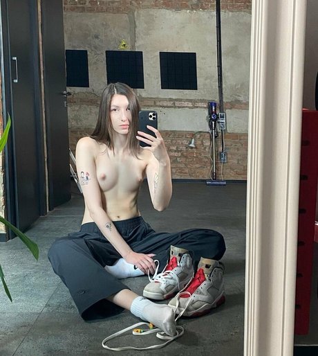 Aloona Larionova pornstar erotic pics