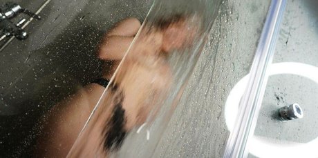 Nikol Koulen model porn pic