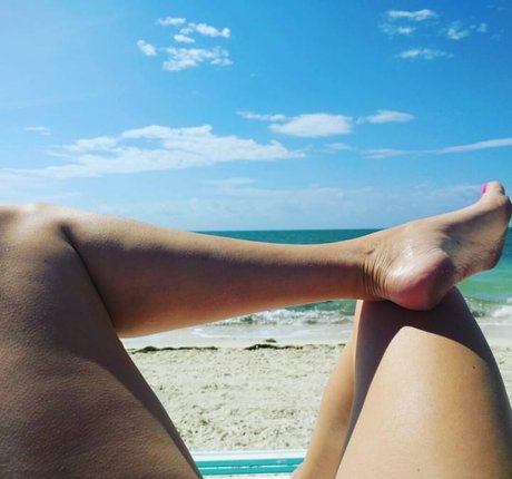 Elyse Willems high quality model photo