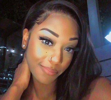 Itzangeltou hd model photo