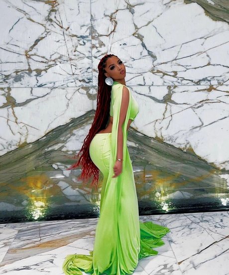 Chloe Bailey hot star pictures