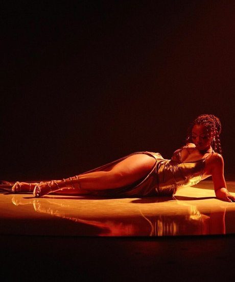 Chloe Bailey star top images