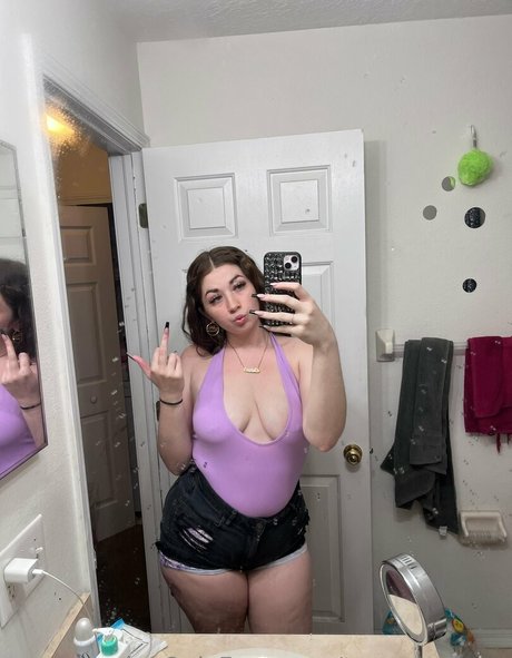 trapqueenary hot actress pic