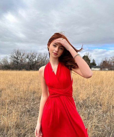 Sicily Rose naked star img