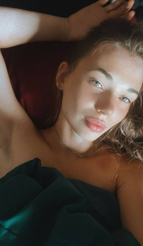 Steklova Eseniia star top picture