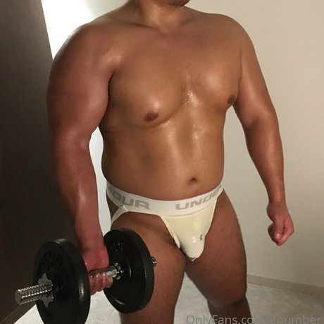 gnumber naked star pic