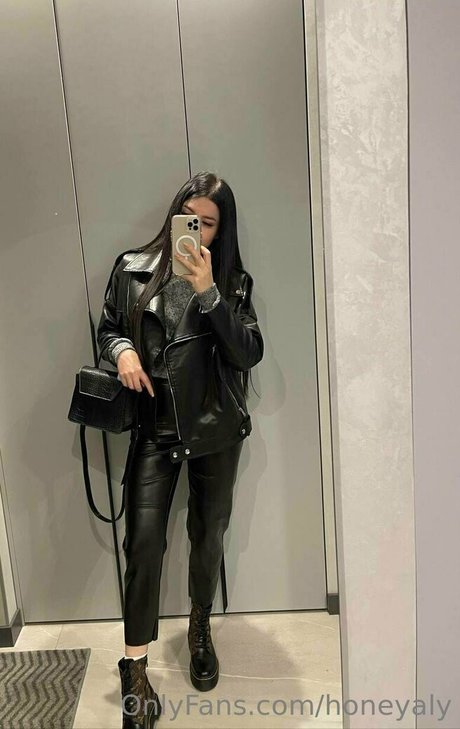 honney aly star sexy pic