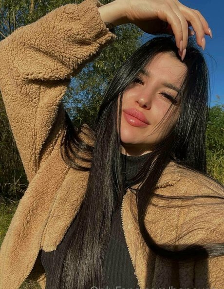 honney aly hot model photo