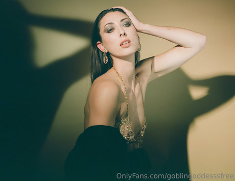 goblingoddesssfree sexy model image