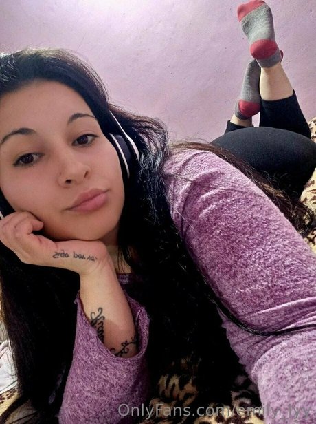 emily lyy model free pictures