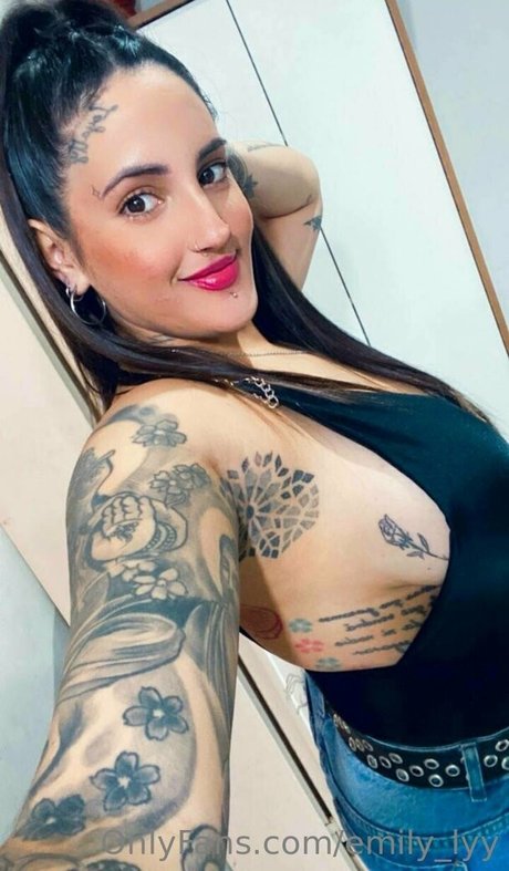 emily lyy free star img