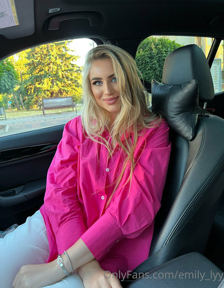 emily lyy nude star photo