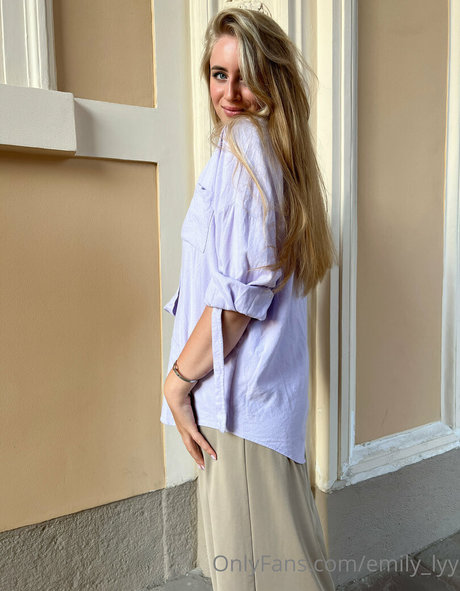 emily lyy pornographic model image