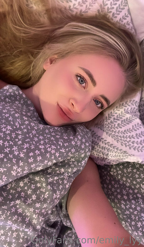 emily lyy sex model images