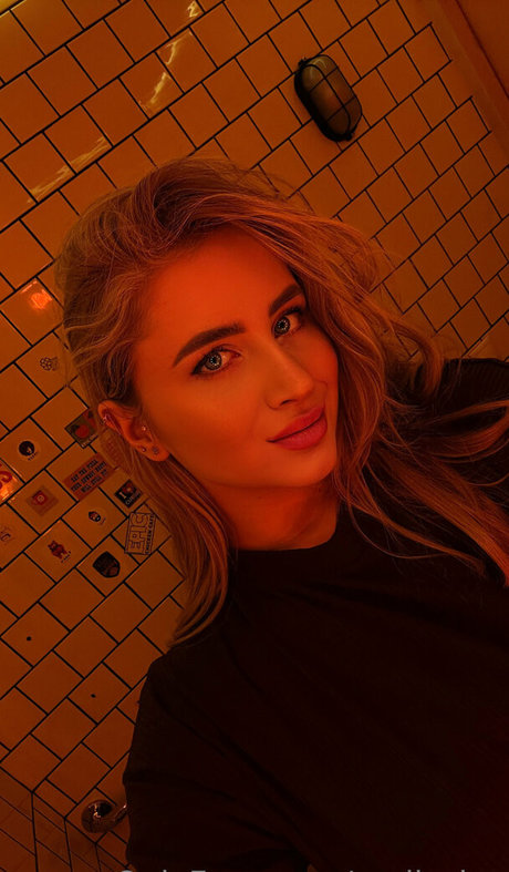 emily lyy nude star gallery