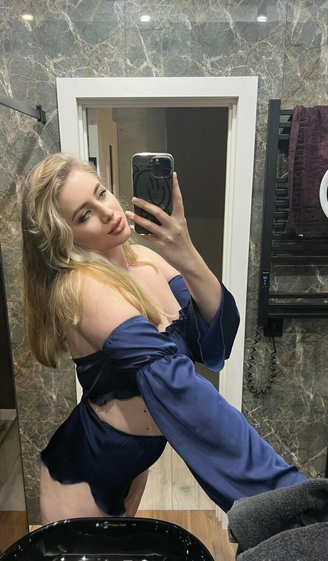 emily lyy naked pornstar images