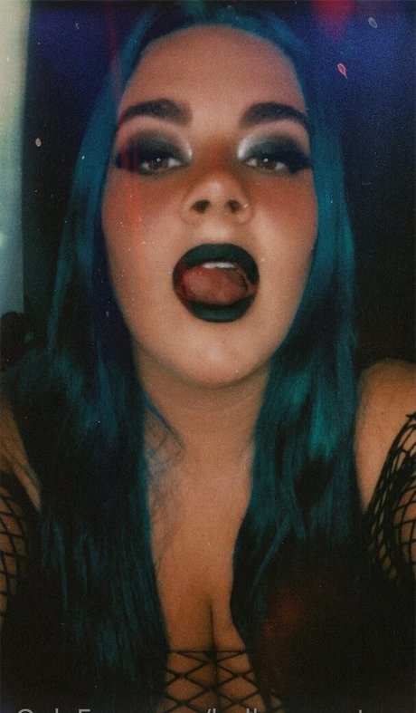 bella monstera model beautiful photos