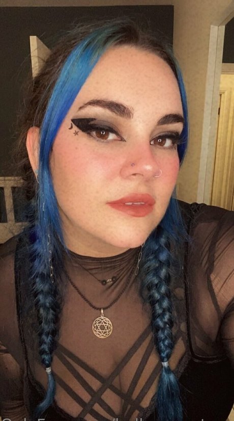 bella monstera naked model photos