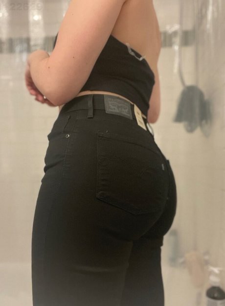 Slight Sounds pornographic model image