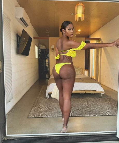 Tia Becca model sex pics