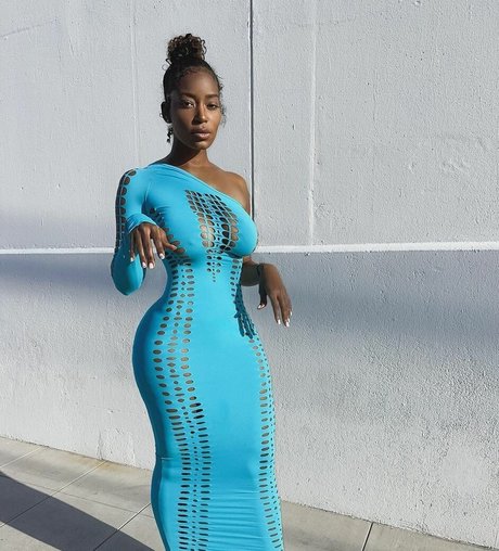 Tia Becca naked model gallery