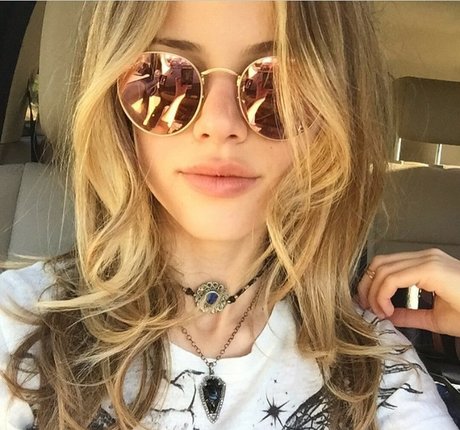 Halston Sage model hd images