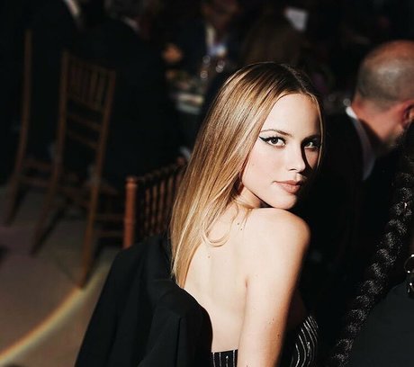 Halston Sage star art img