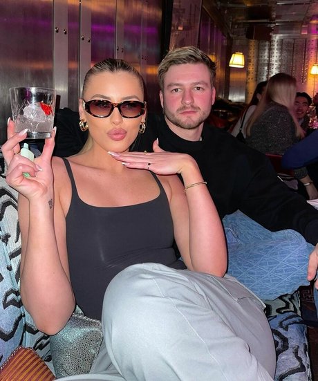 Sian Owen model beautiful pic