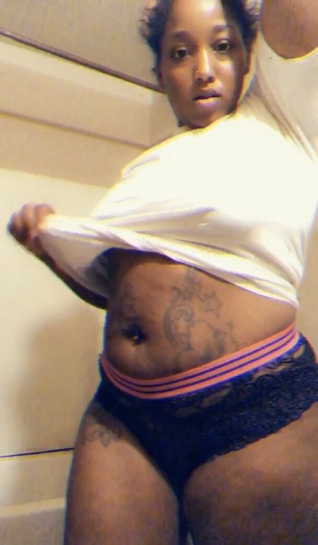 volaprettykitty pornographic model image