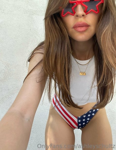 ashleyschultz nice actress photo