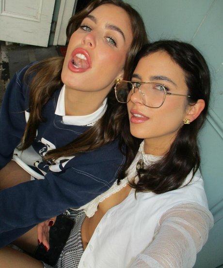 Elisa and Renne Herbert Twins nude actress pic