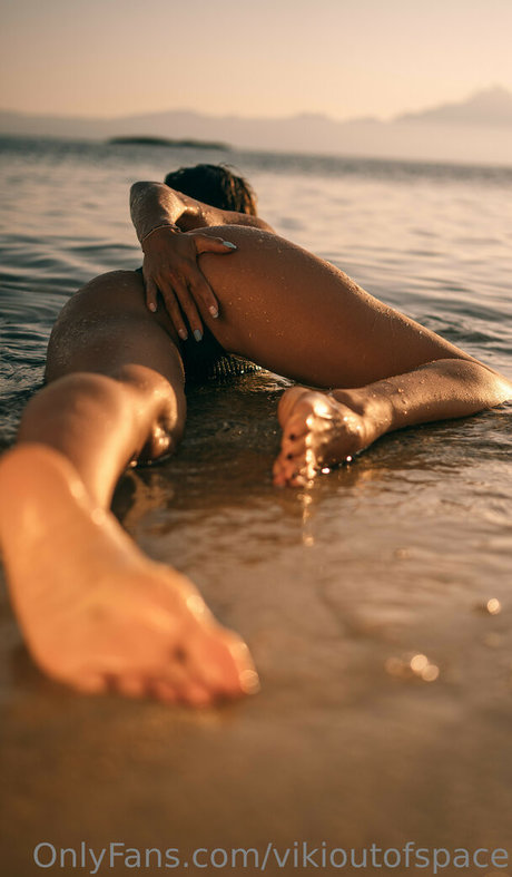 Vikioutofspace nudes model gallery