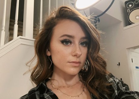 Audra Miller naked model pics