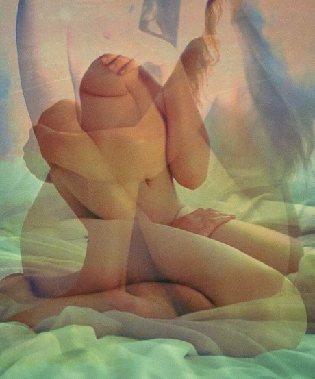 rinaalyys nudes model pic