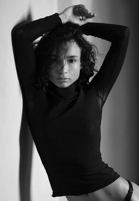 Nikol Beylik star sexy image