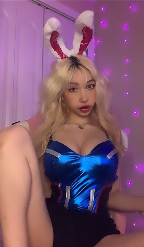 Rina Magi model sexy pics