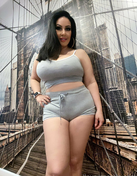 latinamilfnyc star beautiful images