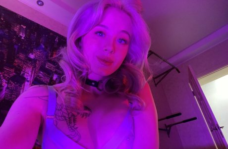 milla snake naked model gallery