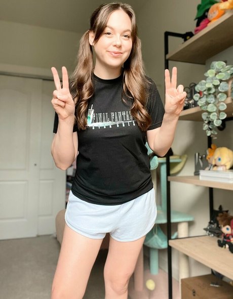 SarahKey hd pornstar pics