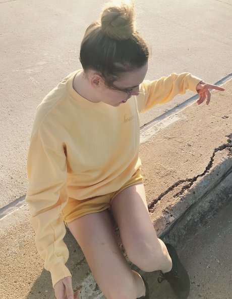 SarahKey pornstar free galleries